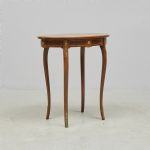 1382 4495 LAMP TABLE